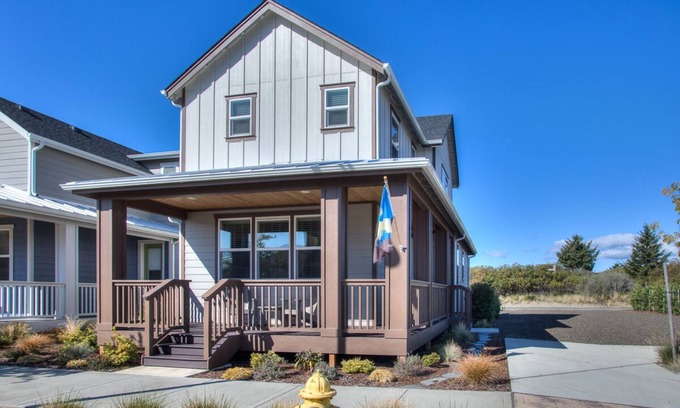 Ocean Shores House | Salty Paws - Oyhut Bay Seaside Village