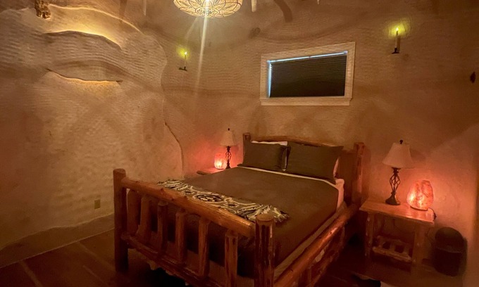 White Sulphur Springs Cabin | Salty Queen Salt Lodge