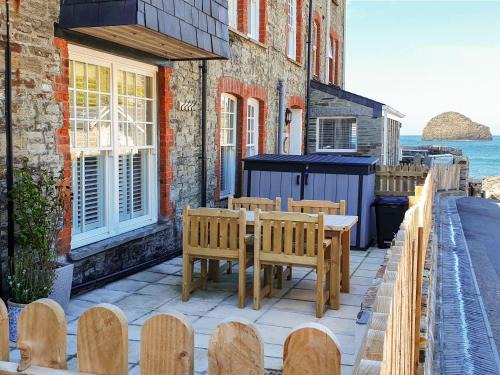 Trebarwith Strand House | Salty Sea Dog