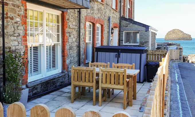 Trebarwith Strand Cottage | SALTY SEA DOG, pet friendly, character holiday cottage in Tintagel