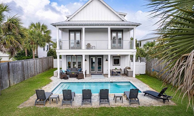 Crystal Beach House | Salty Stingray - Crystal Beach, Heated Private Pool, Walk to Beach!