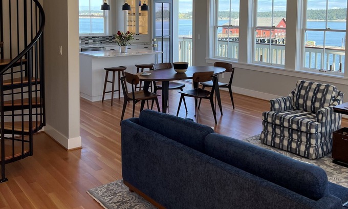 Coupeville Condo | Salty Vons Waterfront Inn on Penn Cove in Coupeville