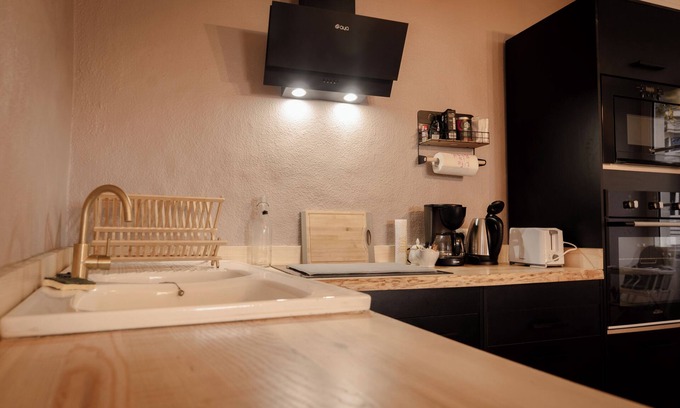 Saint-Saturnin-sur-Loire House | Salvador DALI double room in Château outbuilding overlooking the Loire River