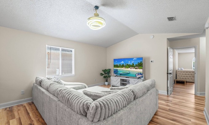 Sandalwood House | Sam Houston Stay in Jacksonville