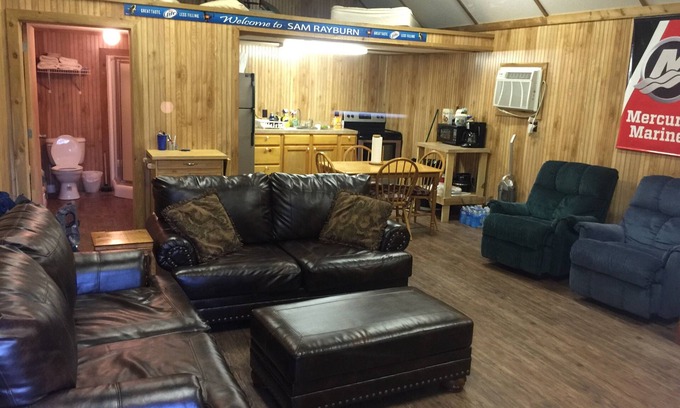 Zavalla Cabin | Sam Rayburn Fishermens GetAway Cabin