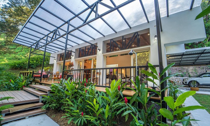 Samara House | SAMARA - Stunning 2 bedroom House 15 min from the Beach.