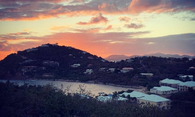 Hart Bay Villa | Samba Azul~ Convenient location and beautiful sunsets