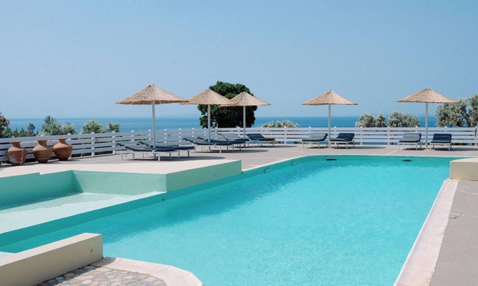 Ormos Koumeikon Apartment | Samos Fully Equipped Studios with Pool Access