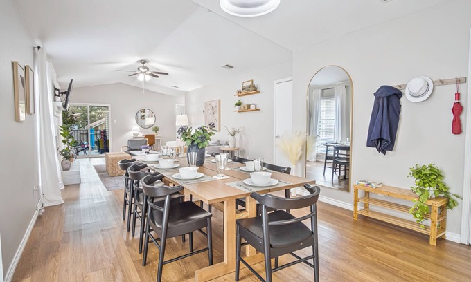 San Antonio House | San Antonio Gem! Heated Pool, Games, Gym & Cozy Comforts