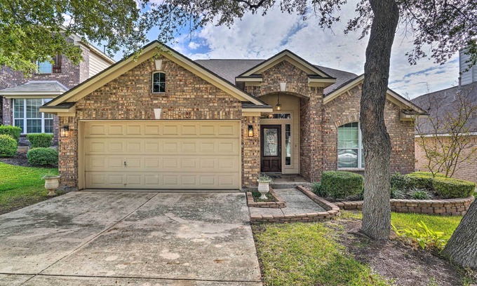 Timberwood Park House | San Antonio Retreat w/Fireplace + Pool Access!