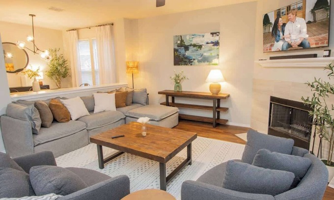 Wetmore House | San Antonio Retreat Family Home. 4/2.5 w/Yard
