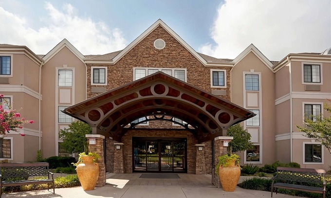 Vance Jackson Apartment | San Antonio Sea World Adventure! Free Breakfast, Kitchen, Outdoor Pool Available