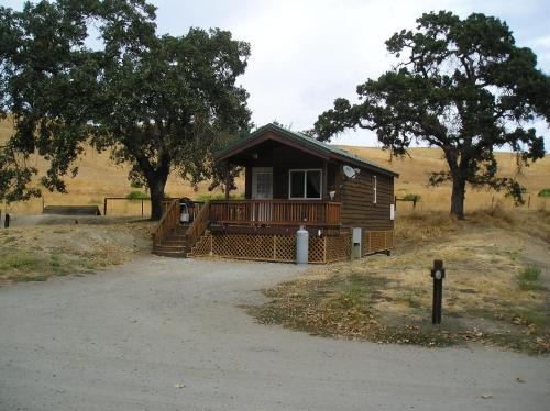 Paicines Resort | San Benito Camping Resort One-Bedroom Cabin 3