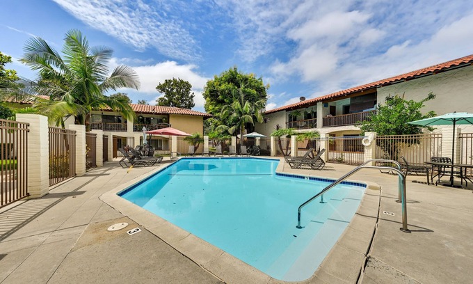 Grantville Condo | San Diego Condo: Pool Access, 8 Mi to Downtown