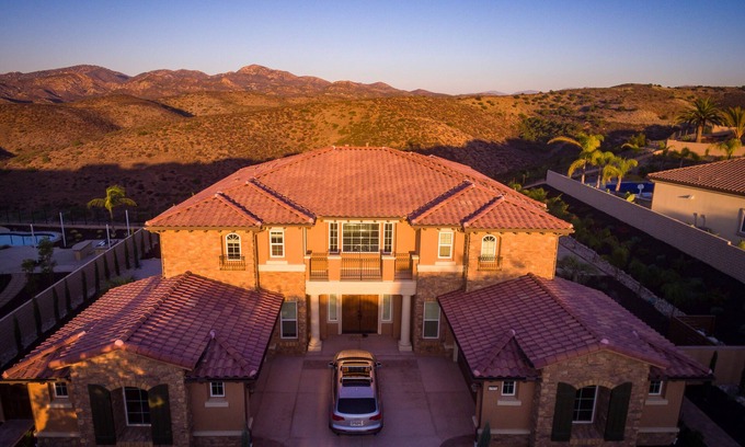 San Diego House | San Diego estate designed for quiet, calm relaxation and private vacationing.