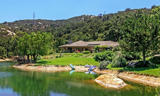 Fallbrook House | San Diego(Fallbrook)LAKEFRONT Resort Style Lakehouse w/Pool,Spa, Beaches close,
