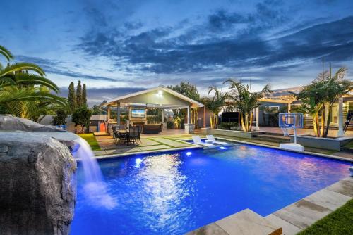 Mount Helix House | San Diego Paradise Resort Yard w Gazebo TV Pool