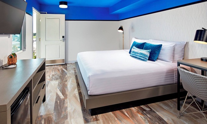 North Pacific Beach Hotel | San Diego Stay | 1 Unit | Near Emerald Street & Beach