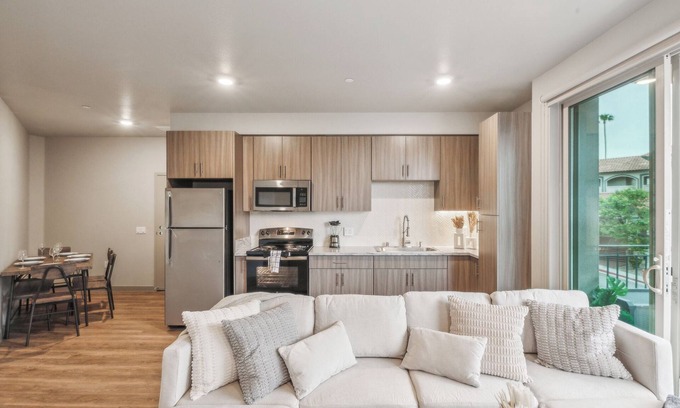 Stockton Apartment | San Diego Stunner! Spacious 3-Bedroom, 2-Bath apartment in delightful with, AC.