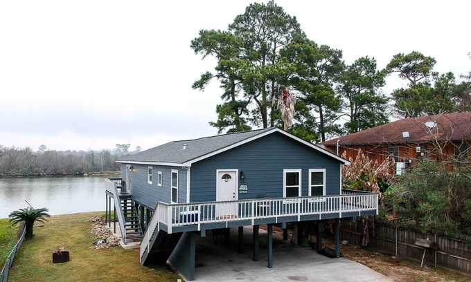 Barrett House | San Jacinto River Home w/ Private Boat Slip!