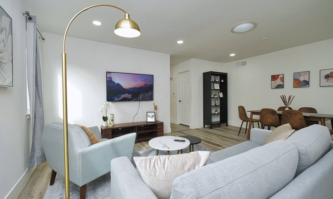 Evergreen House | San Jose 2BR | PetFriendly | W/D | Backyard