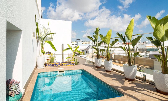 San Vicente Apartment | San Lorenzo. 3 bedrooms, terrace, private pool