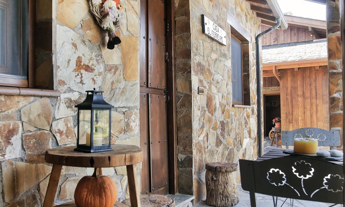 Valdes Cottage | San Martin Rural Apartments. Ferreiro House Climatized pool. Yard.