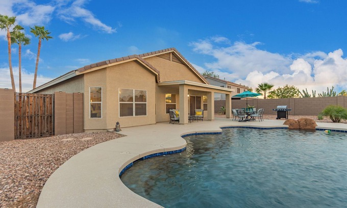 Rancho Bella Vista House | San Tan Super Sparkling Pool/Slide Home! 30 Night Min.