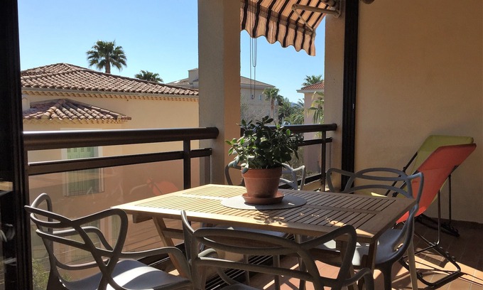 Sanary-sur-Mer Apartment | SANARY Centre, Beautiful T2 200m from the beach, garage, air conditioning, fiber internet