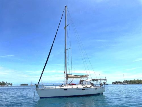 Carti Tupile Boat Rental | sanblasonsailboats