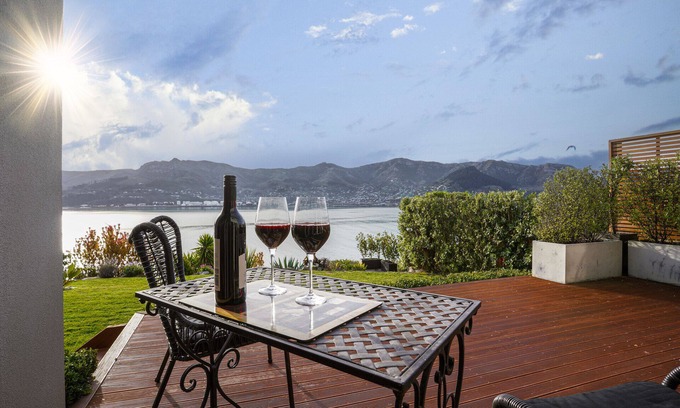 Diamond Harbour House | Sanctuary At The Bay - Diamond Harbour Retreat