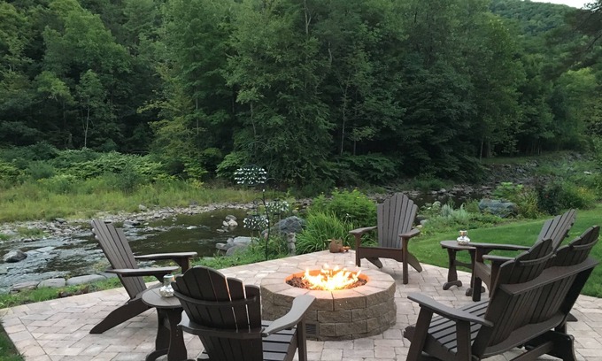 Phoenicia House | Sanctuary by the Stream