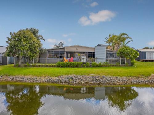 Matarangi House | Sanctuary By The Water - Matarangi Holiday Home