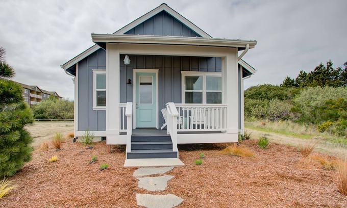Ocean Shores House | Sand Castle Cottage - Oyhut Bay Seaside Village
