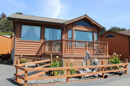 Smith River House | Sand Castle - Ocean Cabin 25 W Private Jacuzzi