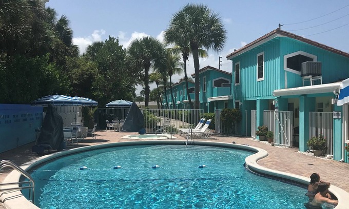 Palm Beach Shores Apartment | Sand Dune Shores