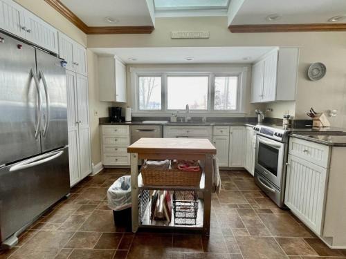 Onsted House | Sand Lake Getaway Lakefront