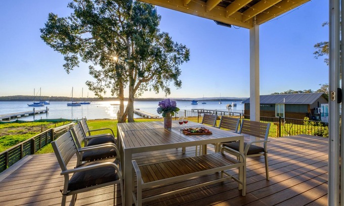 Mannering Park House | Sand Lake House- Absolute Waterfront Holiday Home at Lake Macquarie