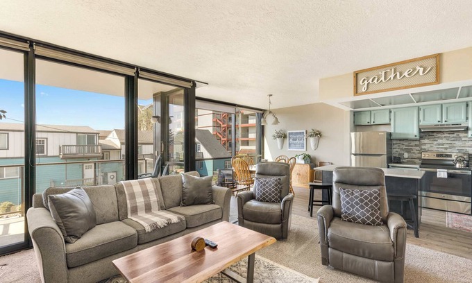 Seaside Condo | Sand & Sea (118) Shore Thing - Oceanside Charm