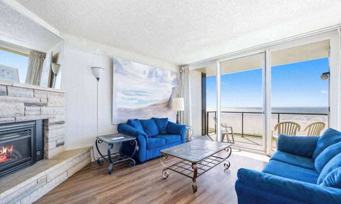 Seaside Condo | Sand & Sea (602) Beach Palette-Artsy Beachfront Dog Friendly
