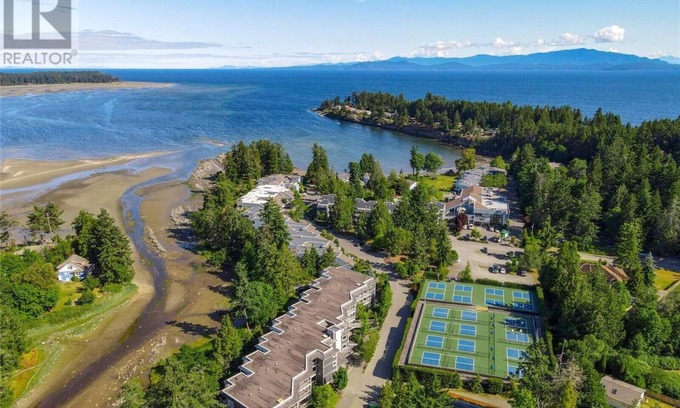 Regional District of Nanaimo Condo | Sand, Sea, and Sky. Steps from Beach - 2 Full Baths - 2 Bedroom Suites