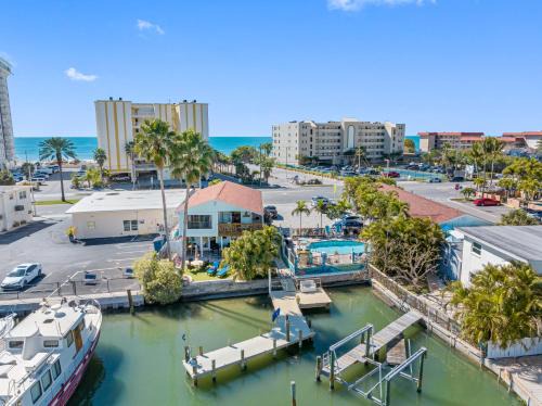 Redington Shores Hotel | Sand Vista Vacation Hotel