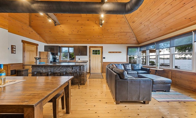 West Lake Cottage | Sandbanks Sunset Cottage Rental