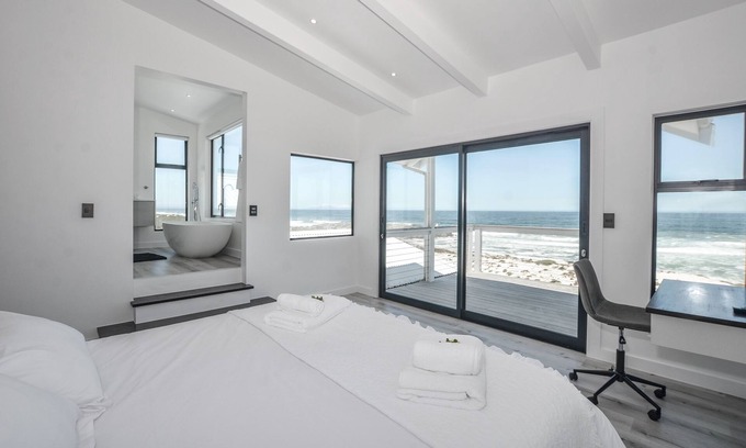 Yzerfontein House | Sandbanks Villa