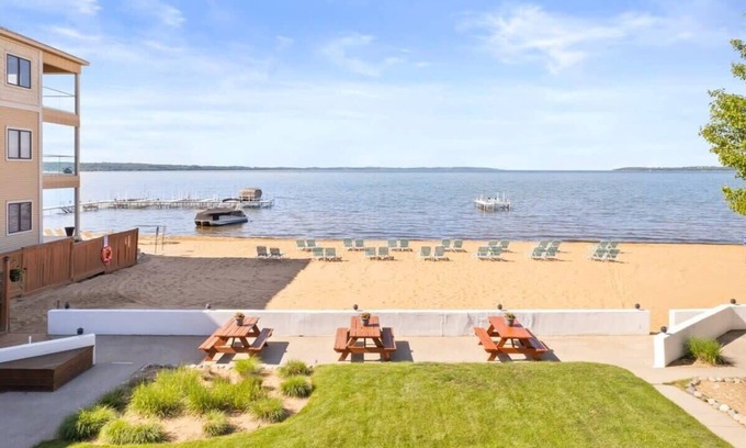 Traverse City Cabin | Sandbar Cottage 4 The