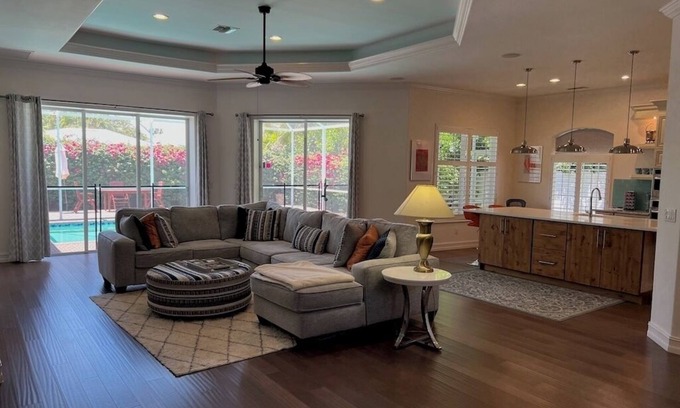 Lake Park House | Sandcastle house, Bright and cheery near Olde Naples and beach 3/2 with pool