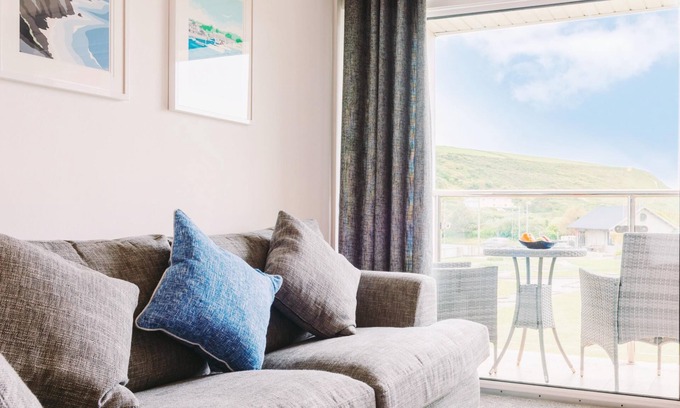 Mawgan Porth Apartment | Sandcastles 11 Europa Court - Apartment close to Mawgan Porth beach, communal heated swimming pool