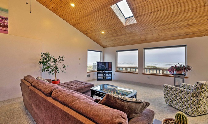 Waldport Apartment | Sanderling Sea Cottages, Unit A: Pet Friendly!