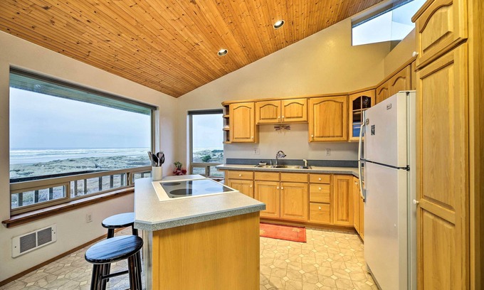 Waldport Apartment | Sanderling Sea Cottages, Unit A: Pet Friendly!