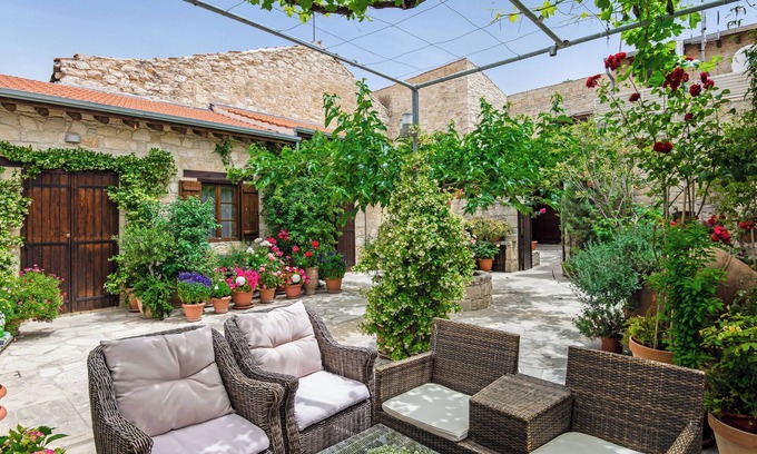 Arsos Apartment | Sanders Arsorama Cozy 1 Bdr Apt with Shared Patio
